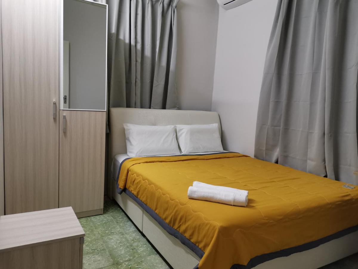 G Fortune Guest House Victoria Green George Town Extérieur photo