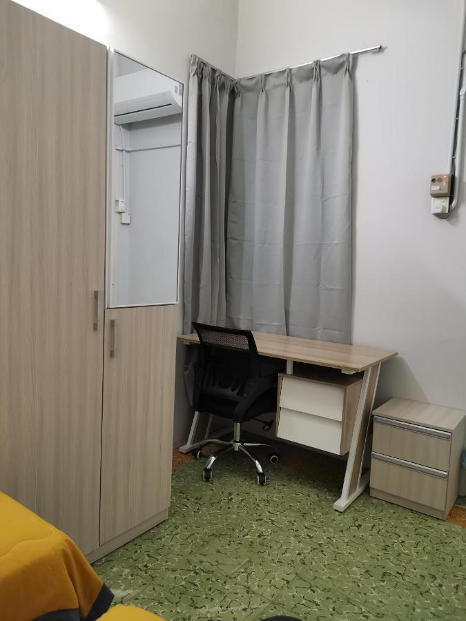 G Fortune Guest House Victoria Green George Town Extérieur photo