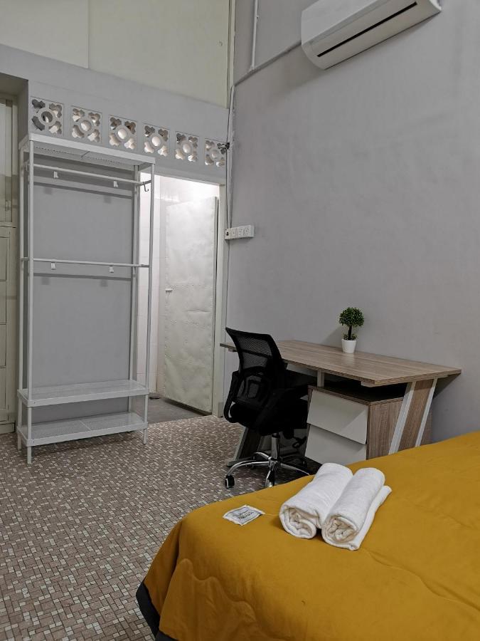 G Fortune Guest House Victoria Green George Town Extérieur photo