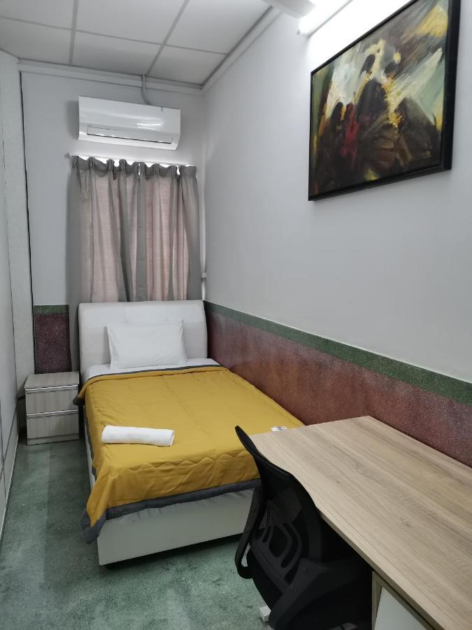 G Fortune Guest House Victoria Green George Town Extérieur photo