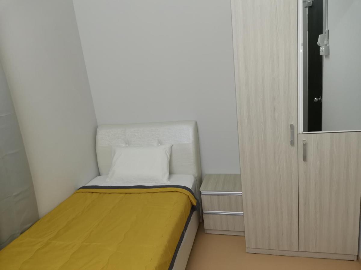 G Fortune Guest House Victoria Green George Town Extérieur photo