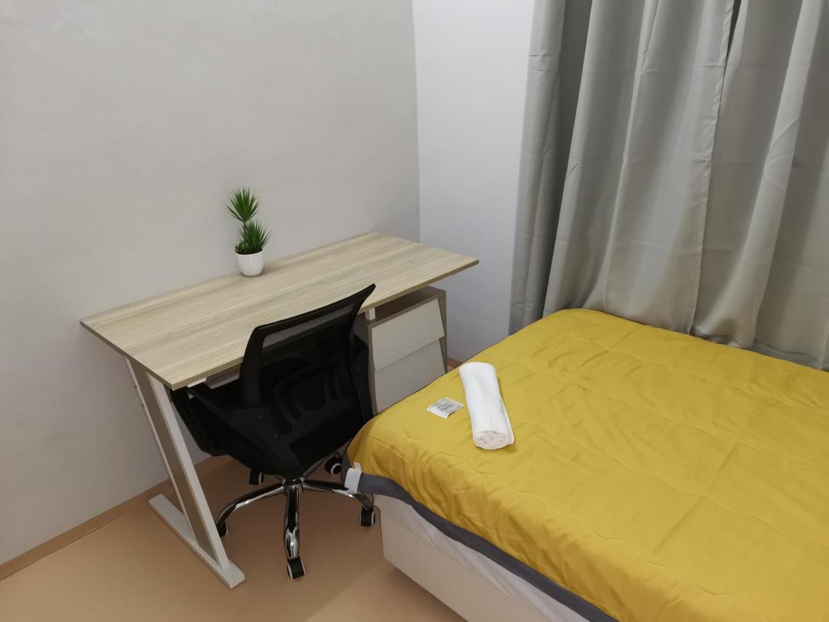 G Fortune Guest House Victoria Green George Town Extérieur photo
