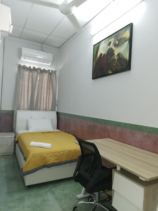 G Fortune Guest House Victoria Green George Town Extérieur photo