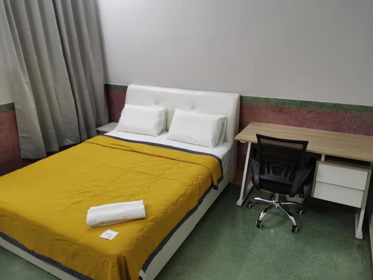 G Fortune Guest House Victoria Green George Town Extérieur photo