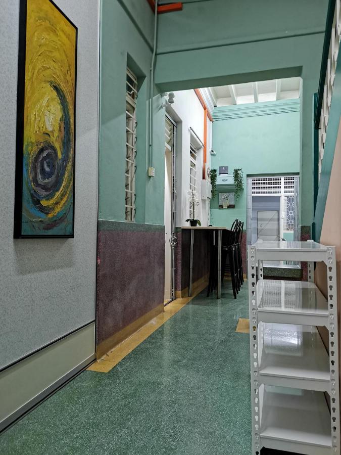 G Fortune Guest House Victoria Green George Town Extérieur photo